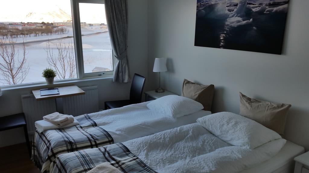 House On The Hill Hotel Hofn Room photo